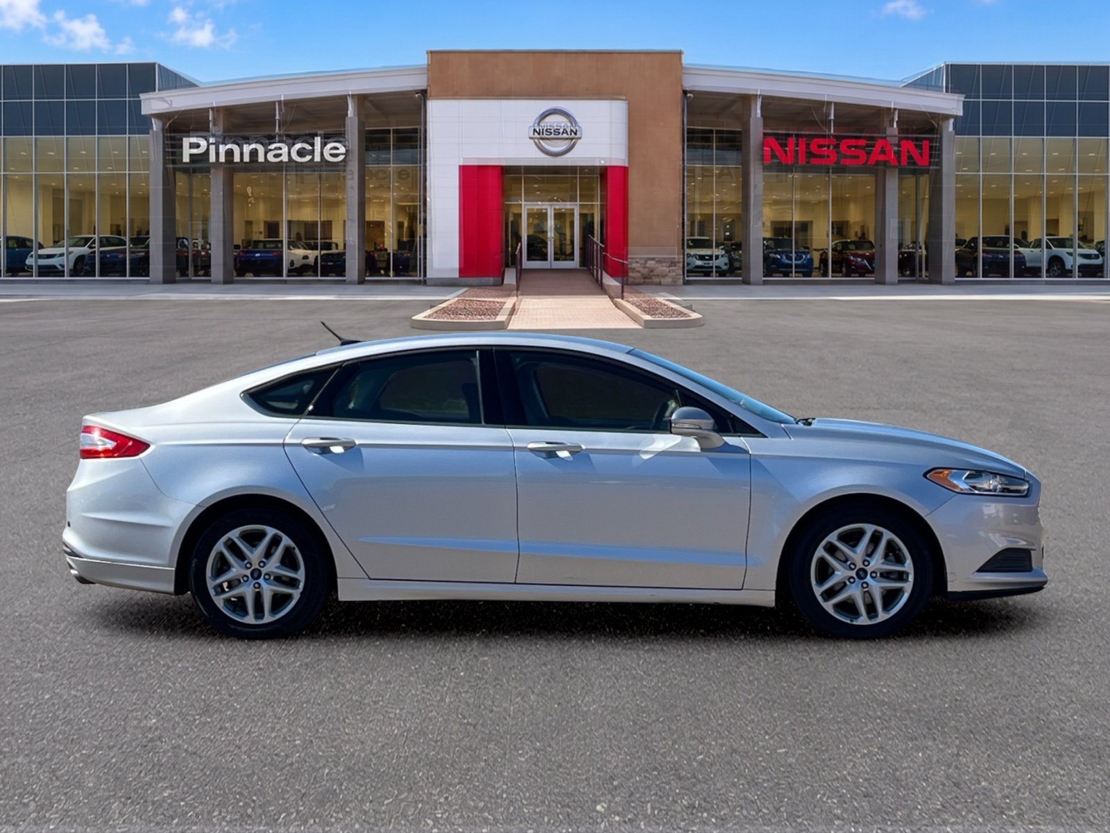 Used 2016 Ford Fusion SE FWD image 6