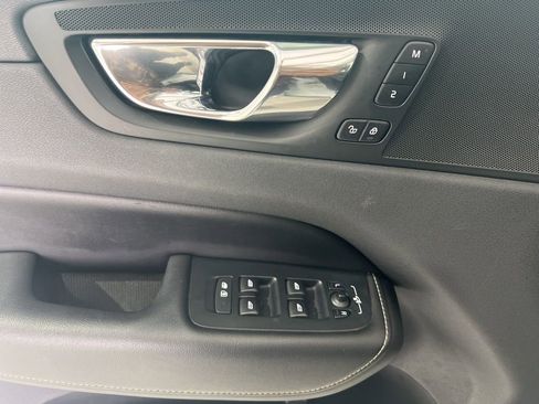 Used 2018 Volvo XC60 T6 R-Design w/ Convenience Package image 21