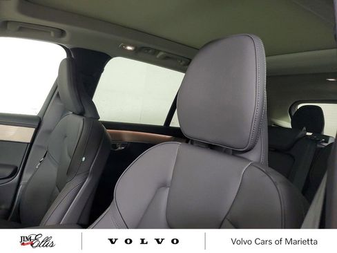 New 2025 Volvo XC90 B6 Core w/ Climate Package image 24