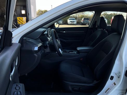 Used 2025 Nissan Altima 2.5 SV image 10