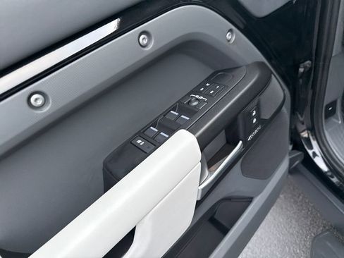 Used 2025 Land Rover Defender 130 V8 image 14