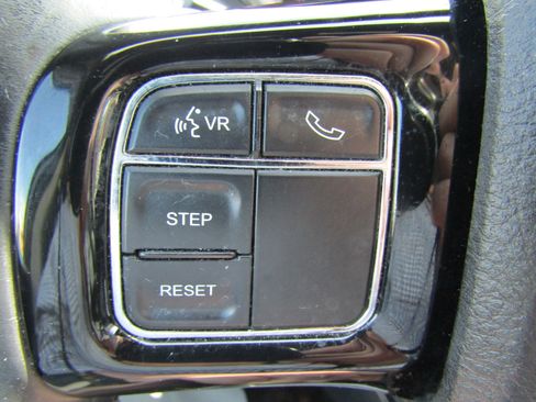 Used 2017 Dodge Grand Caravan SXT image 25