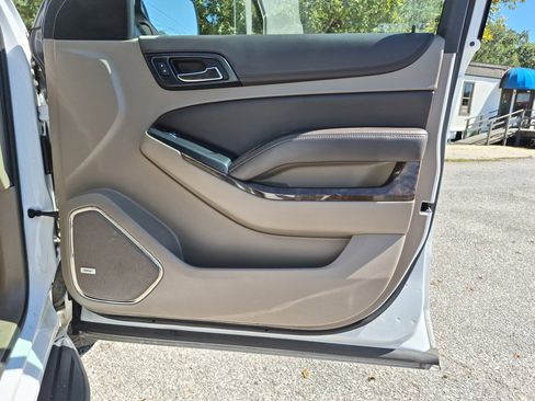 Used 2019 Chevrolet Suburban LT image 28