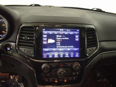 Used 2019 Jeep Grand Cherokee Limited image 18