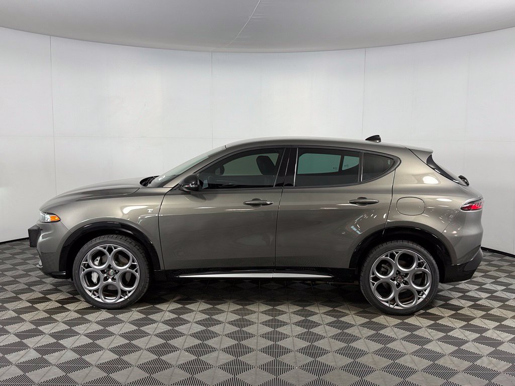 Used 2024 Alfa Romeo Tonale Ti w/ Premium Interior Package AWD/4WD image 10