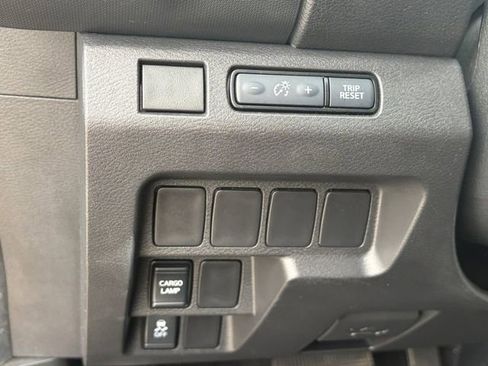 Used 2023 Nissan Frontier SV w/ Tow Package RWD image 5