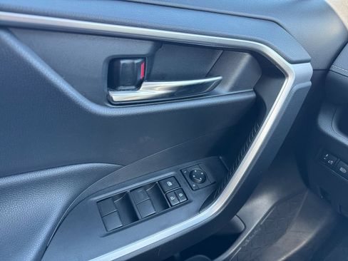 Certified 2019 Toyota RAV4 XLE w/ Convenience Package AWD/4WD image 11
