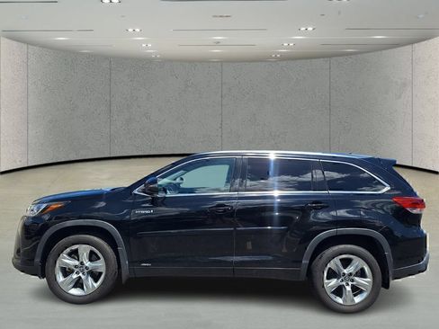 Used 2019 Toyota Highlander Limited AWD/4WD image 2