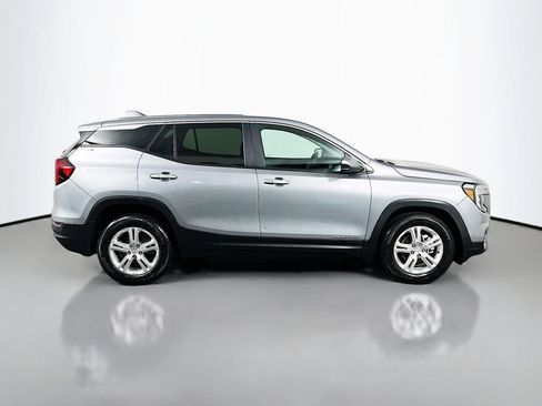 Used 2024 GMC Terrain SLE FWD image 4