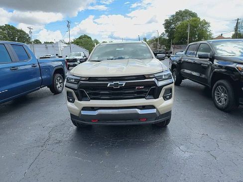 Certified 2024 Chevrolet Colorado Z71 w/ LPO, Dark Essentials Package image 2