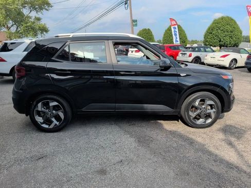 Used 2022 Hyundai Venue SEL FWD image 4