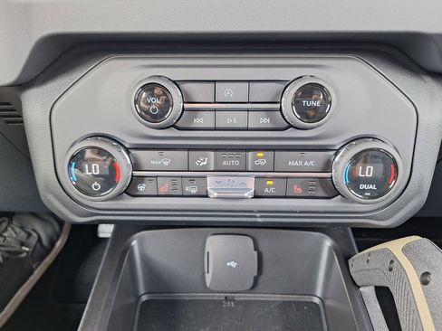 New 2025 Ford Bronco Badlands image 12