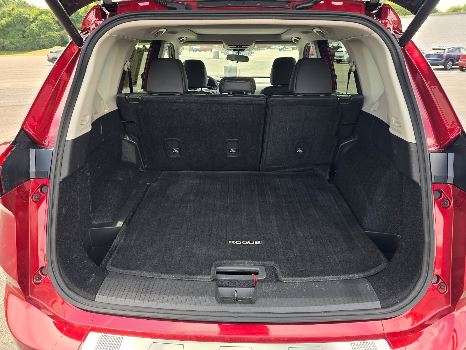 Used 2025 Nissan Rogue SV w/ SV Premium Package FWD image 26