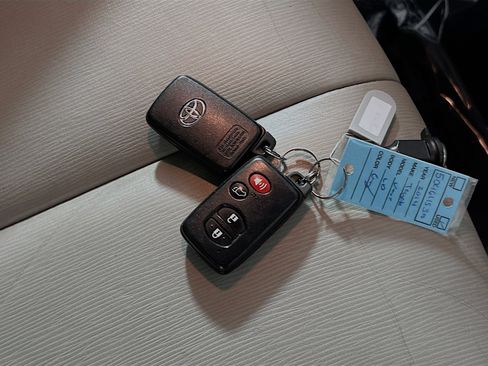 Used 2014 Toyota Venza XLE w/ XLE Premium Package FWD image 36