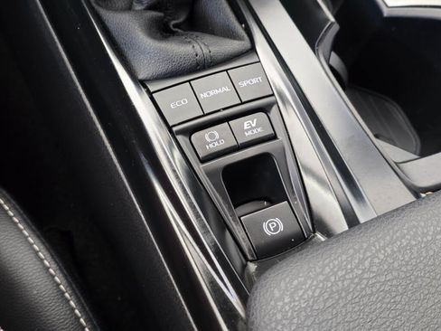 Used 2025 Toyota Camry SE image 35