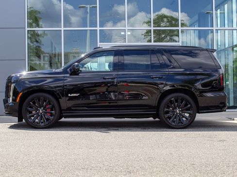 Used 2025 Cadillac Escalade V AWD/4WD image 7