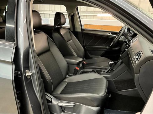 Used 2022 Volkswagen Tiguan SE image 10