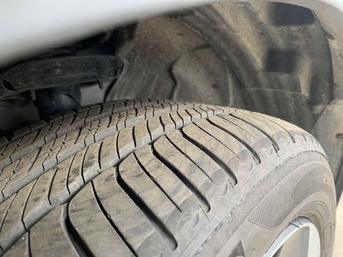 Used 2025 Volvo XC40 B5 Plus image 12