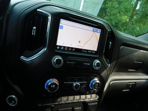 Used 2020 GMC Sierra 1500 AT4 w/ AT4 Premium Package AWD/4WD image 9