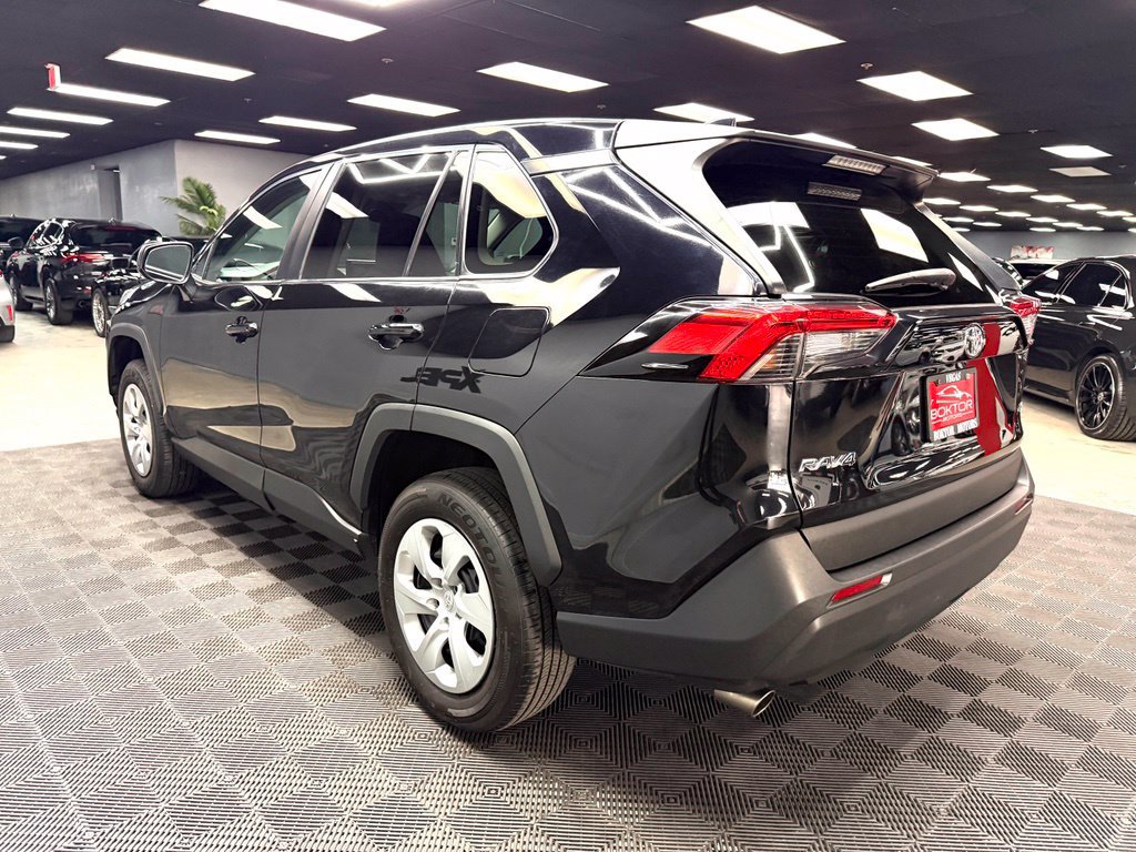 Used 2022 Toyota RAV4 LE FWD image 11