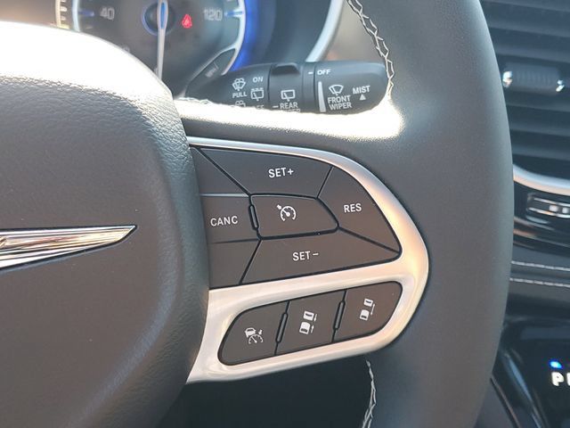 Used 2025 Chrysler Pacifica Select FWD image 23