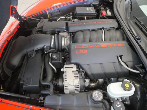 Used 2010 Chevrolet Corvette Coupe w/ Preferred Equipment Group image 19