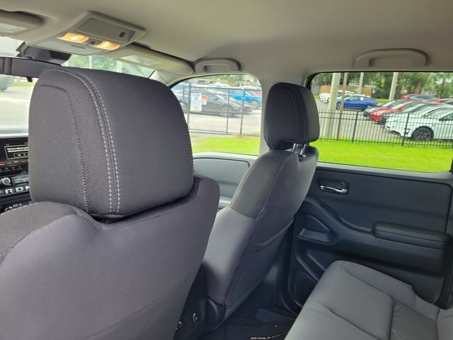 Used 2025 Nissan Frontier SV w/ SV Convenience Package RWD image 10