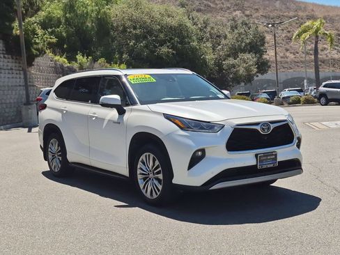 Used 2021 Toyota Highlander Platinum FWD image 7