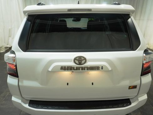 Certified 2023 Toyota 4Runner 40th Anniversary SE AWD/4WD image 5
