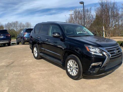 Used 2017 Lexus GX 460 image 2