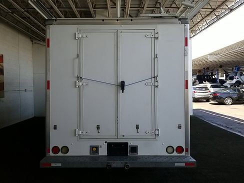 Used 2015 Ford E-450 and Econoline 450 Super Duty w/ Power Windows & Locks Group image 8