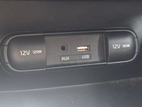 Used 2018 Kia Soul ! FWD image 34