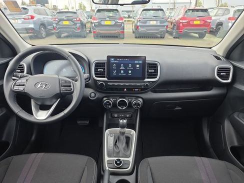 Used 2025 Hyundai Venue SEL FWD image 11