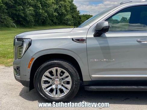Used 2025 GMC Yukon Denali AWD/4WD image 10