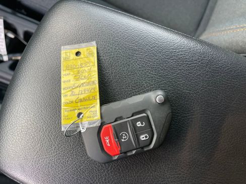 Used 2024 Jeep Gladiator Sport AWD/4WD image 4