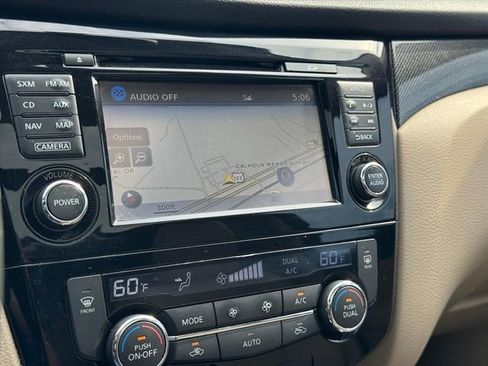 Used 2016 Nissan Rogue SL w/ SL Premium Package FWD image 22