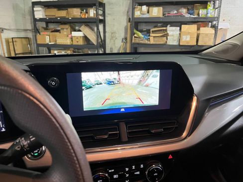 Used 2025 Chevrolet Trax LT image 17