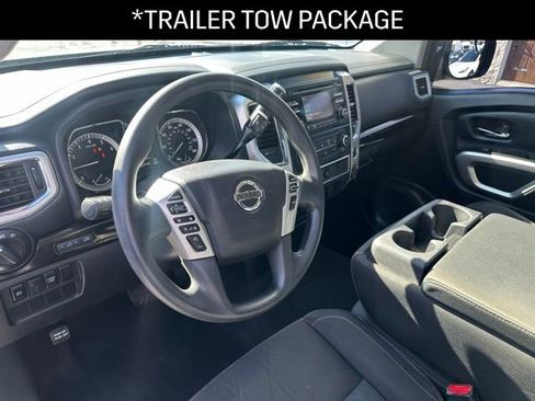 Used 2017 Nissan Titan SV image 3