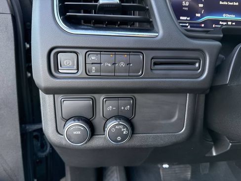 Used 2023 Chevrolet Suburban LT RWD image 17
