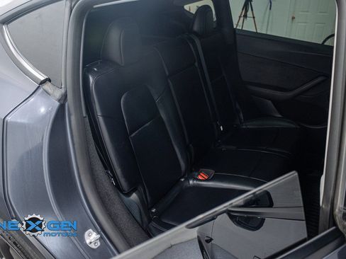 Used 2023 Tesla Model Y Performance image 33