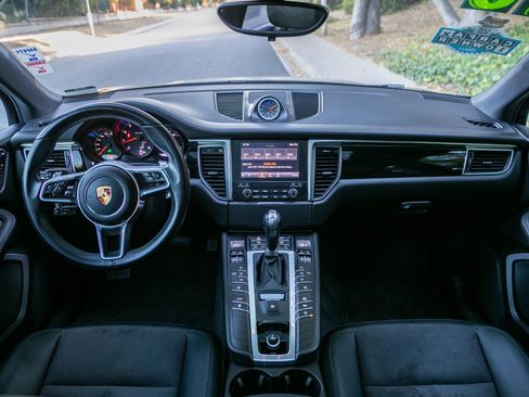 Used 2018 Porsche Macan Sport Edition image 20