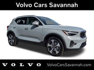 New 2025 Volvo XC40 B5 Plus w/ Protection Package Premier video 1