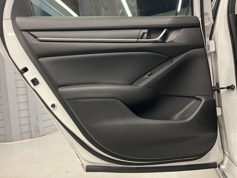 Used 2018 Honda Accord EX image 28