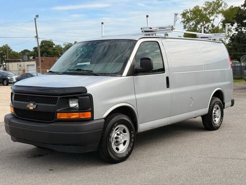Used 2017 Chevrolet Express 2500 RWD image 5
