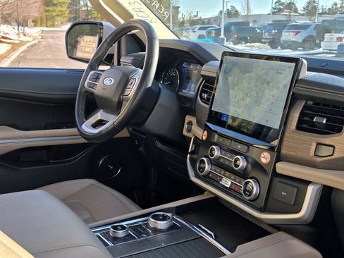 Used 2024 Ford Expedition Limited image 22