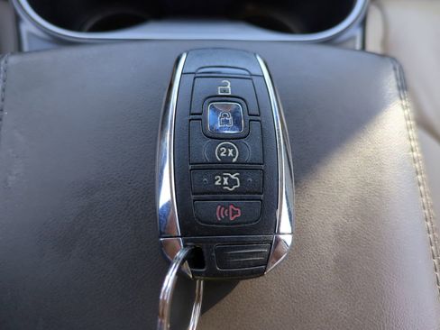 Used 2019 Lincoln Nautilus Select image 29