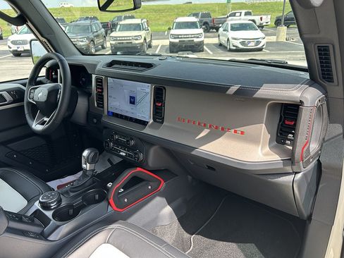 New 2026 Ford Bronco Outer Banks w/ Sasquatch Package AWD/4WD image 20