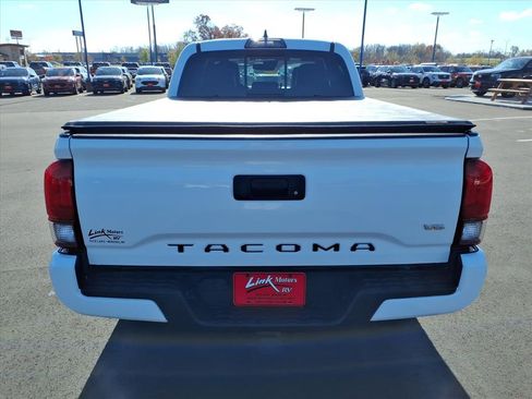 Used 2019 Toyota Tacoma SR5 image 8