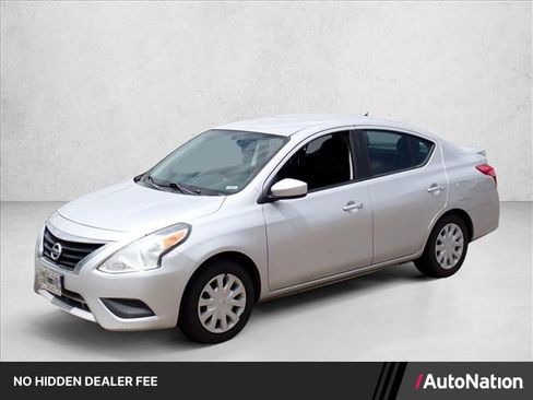 Used 2016 Nissan Versa SV FWD image 1