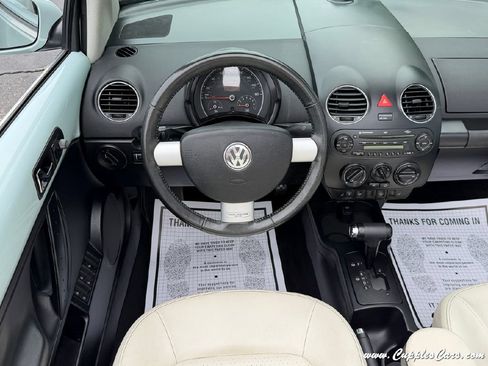 Used 2010 Volkswagen Beetle Final Edition FWD image 20